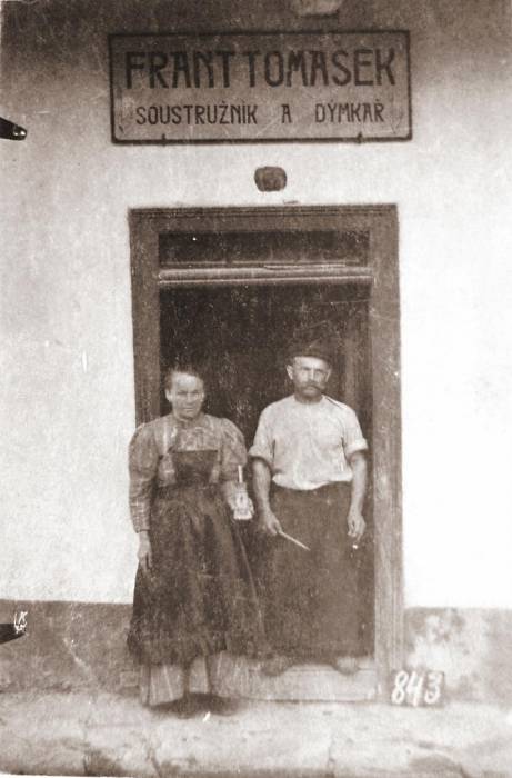Výrobce klapaček František Tomášek s manželkou