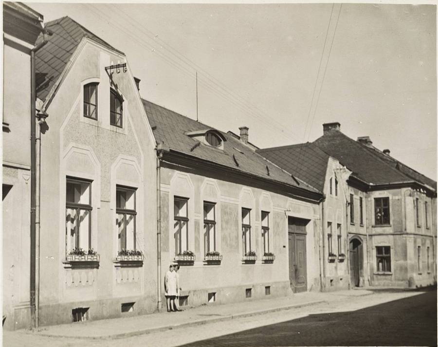 Stavba nového areálu, kterou provedl zeť  A. Wesselse, Karel Pivný